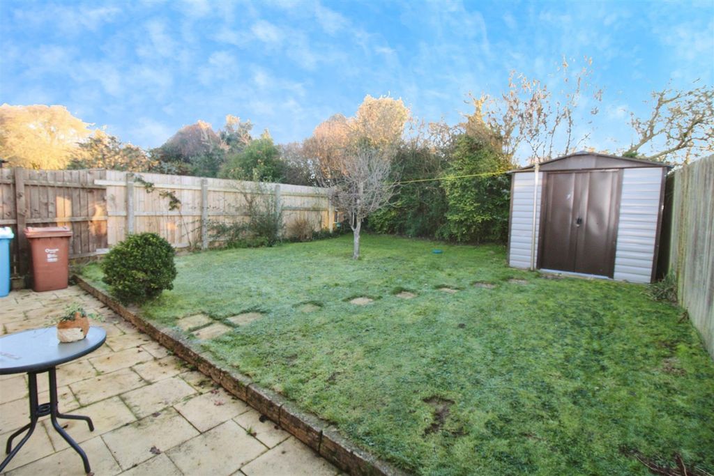 Property photo 3 of 17 Gardens