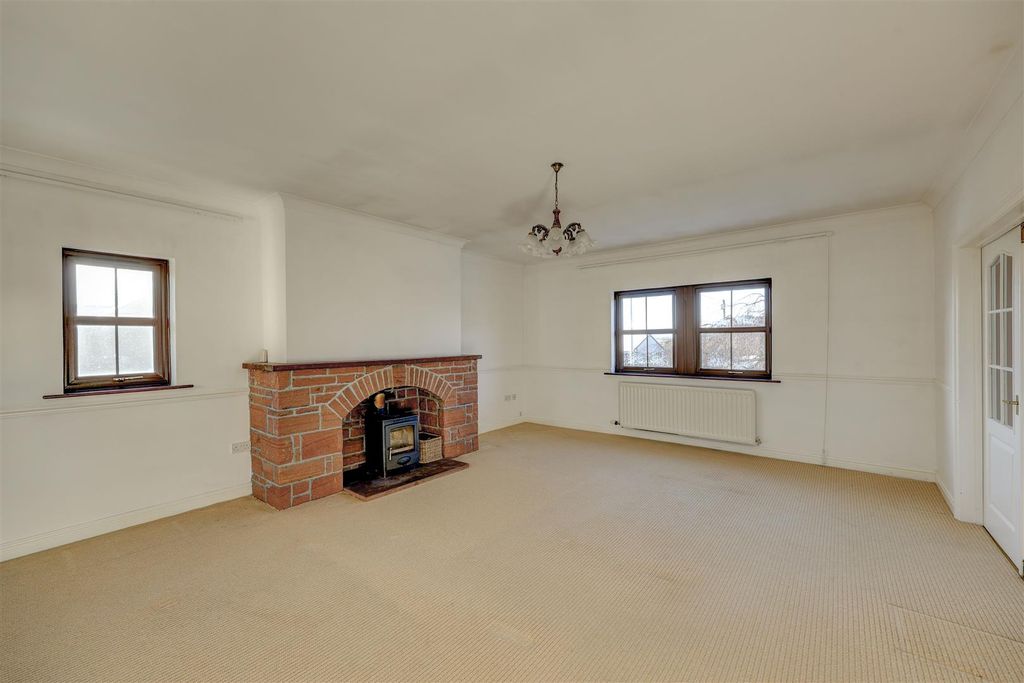 Property photo 2 of 25 Lounge