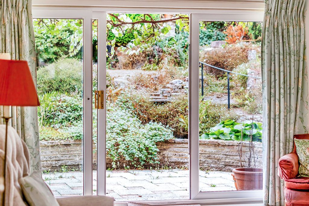 Property photo 3 of 16 Sliding Doors