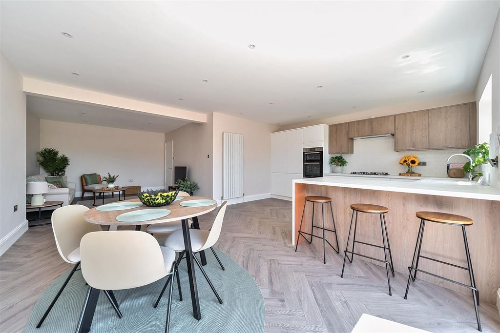 Property photo 3 of 20 1315716-16-68628B97653Aa.Jpg