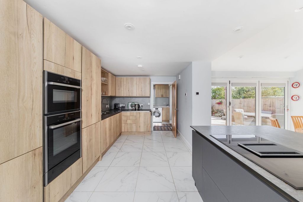 Property photo 3 of 17 Kitchen