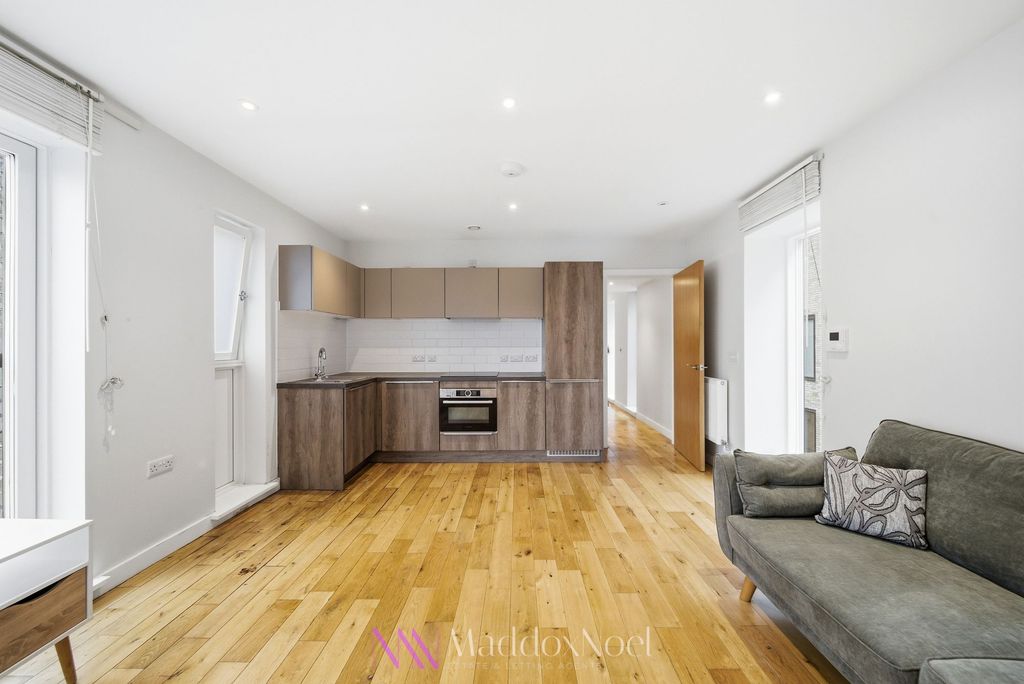 Property photo 3 of 20