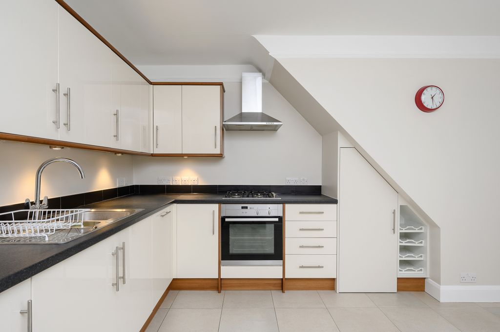 Property photo 2 of 10 Kitchen