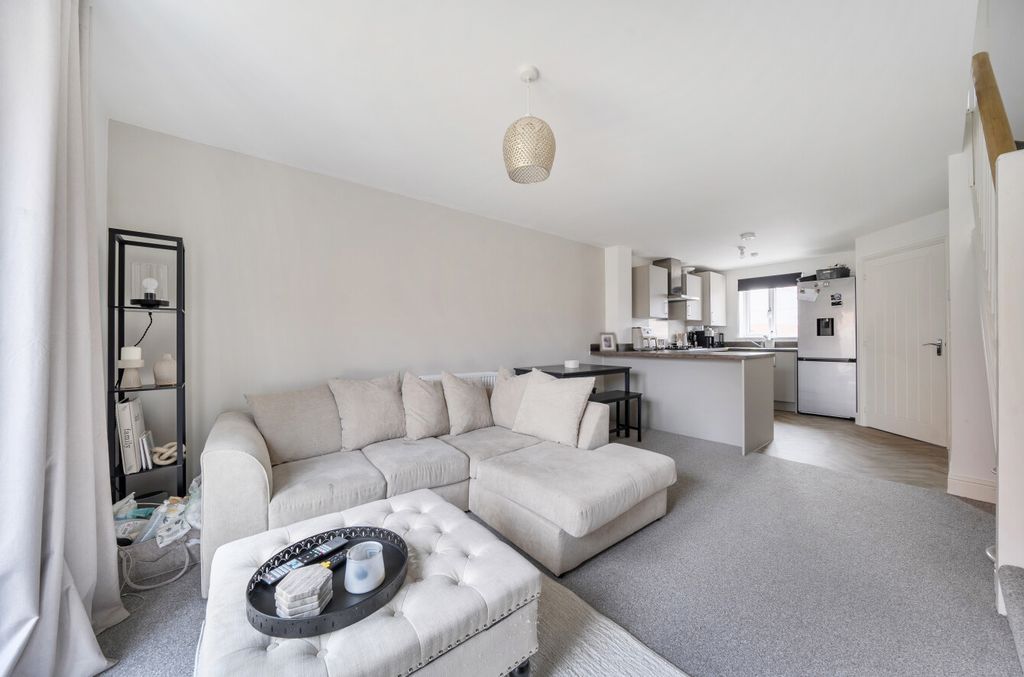 Property photo 2 of 16 1430857-7-69c156F...