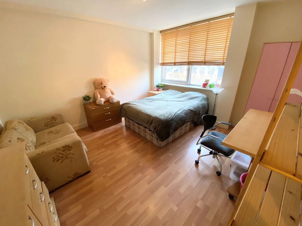 Property photo 2 of 5