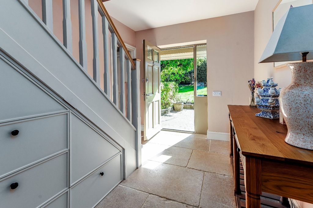 Property photo 2 of 17 Entrance Hall