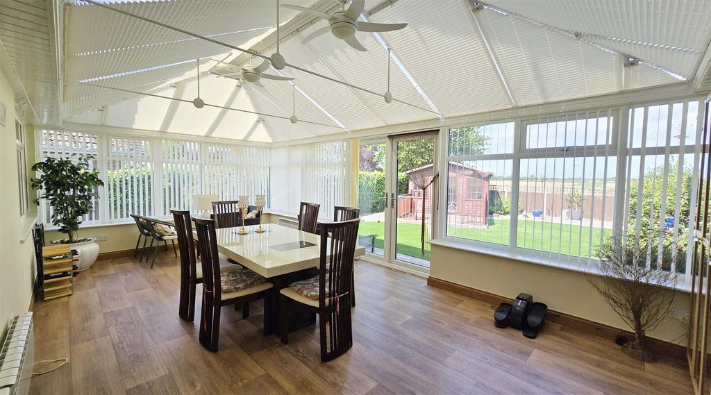 Property photo 3 of 23 Conservatory
