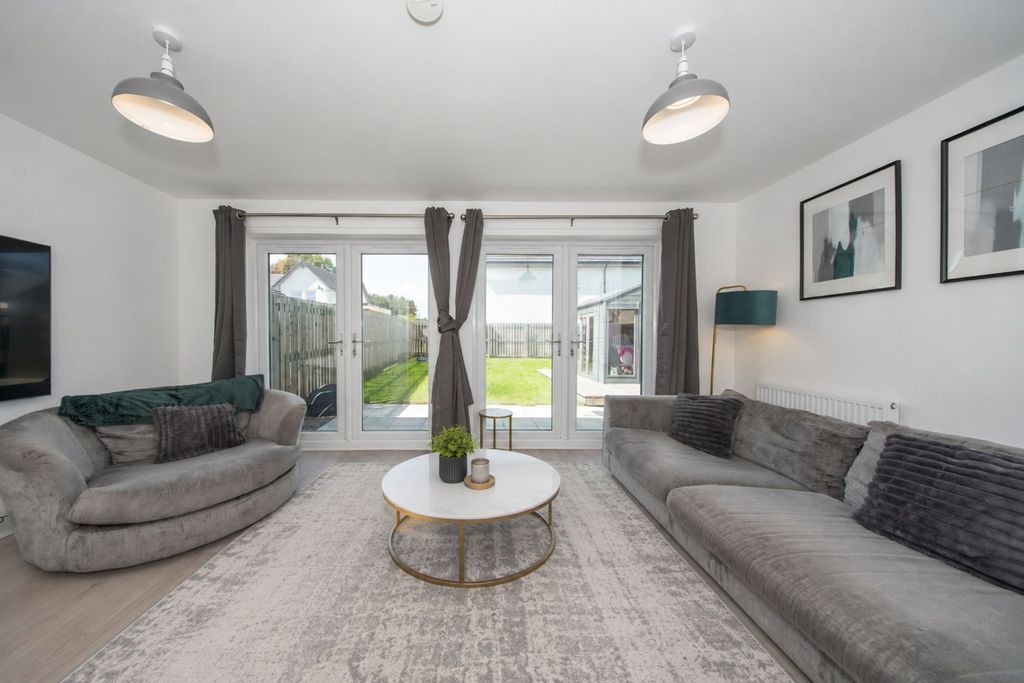 Property photo 3 of 34 Virtually Staged Lounge