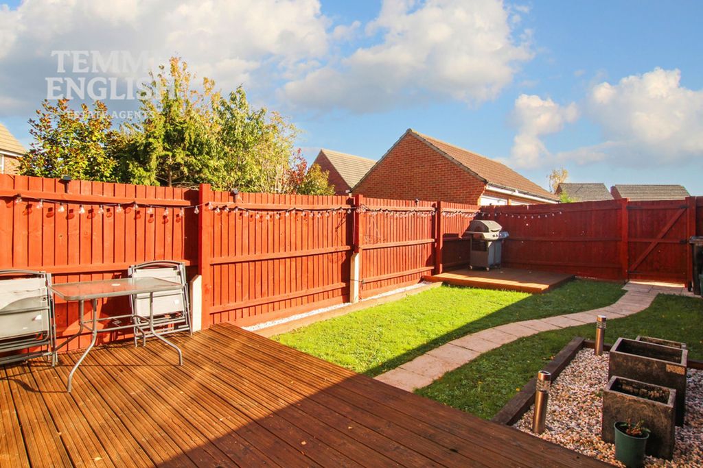 Property photo 2 of 20