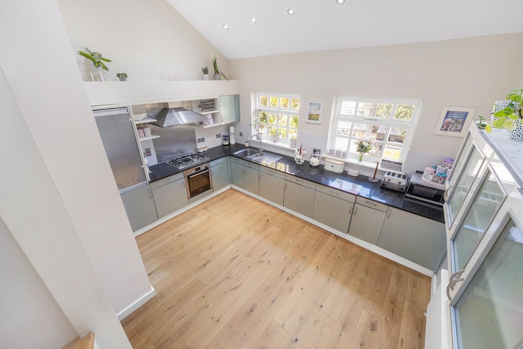 Property photo 2 of 17 Kitchen.Jpg
