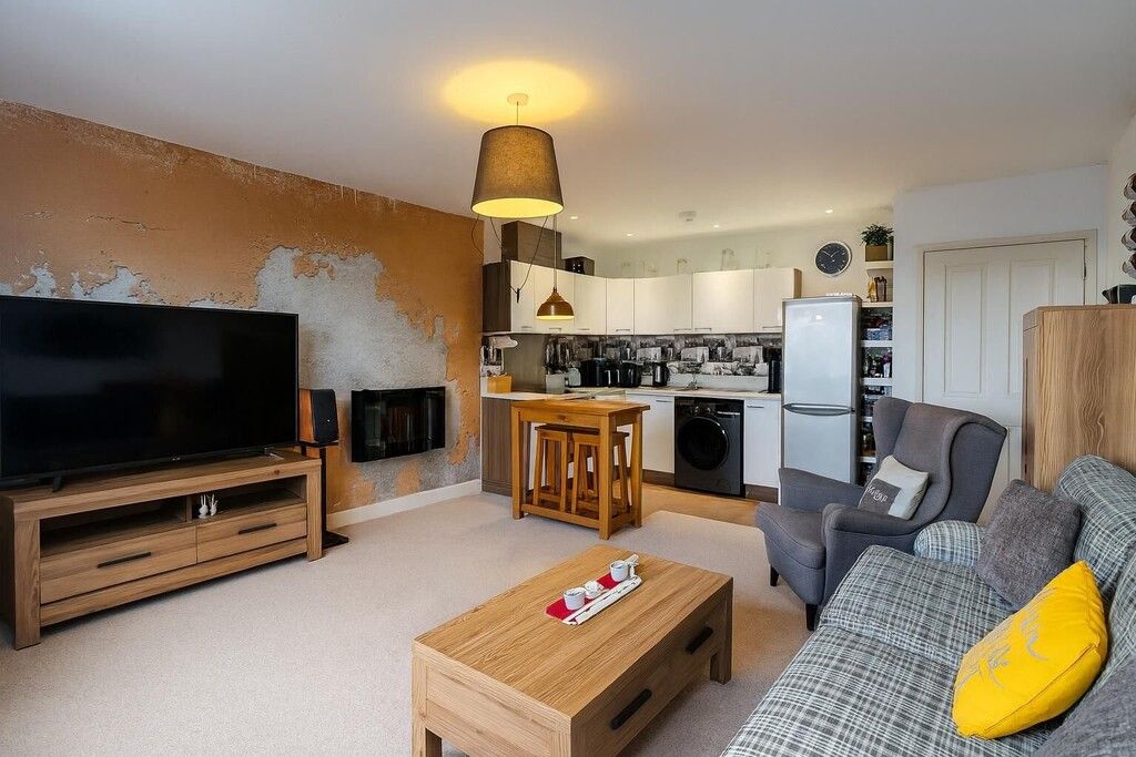 Property photo 3 of 12 Living Room/Kitchen