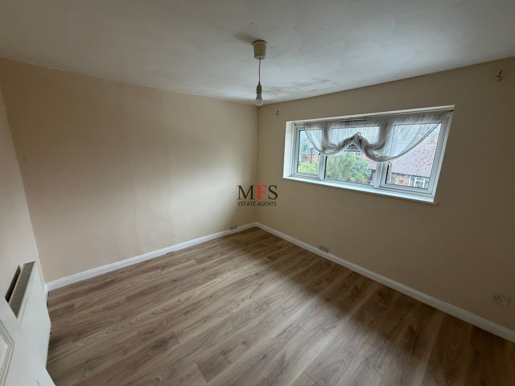 Property photo 3 of 18 Photo 2