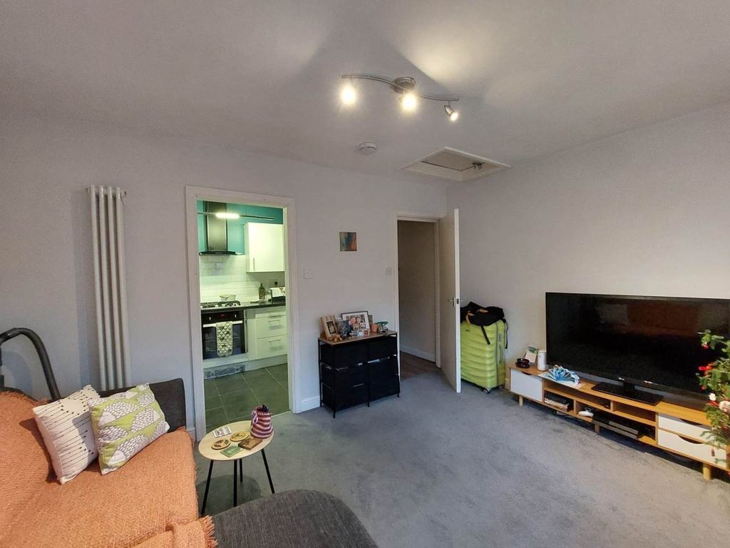 Property photo 2 of 7 Lounge