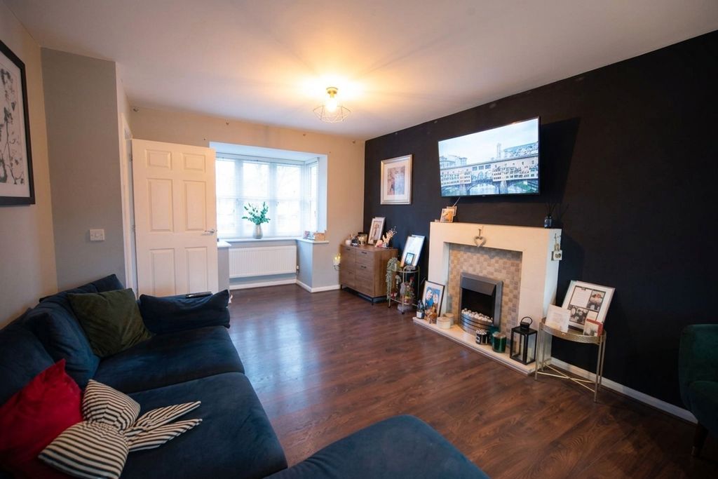 Property photo 3 of 16 Living Room