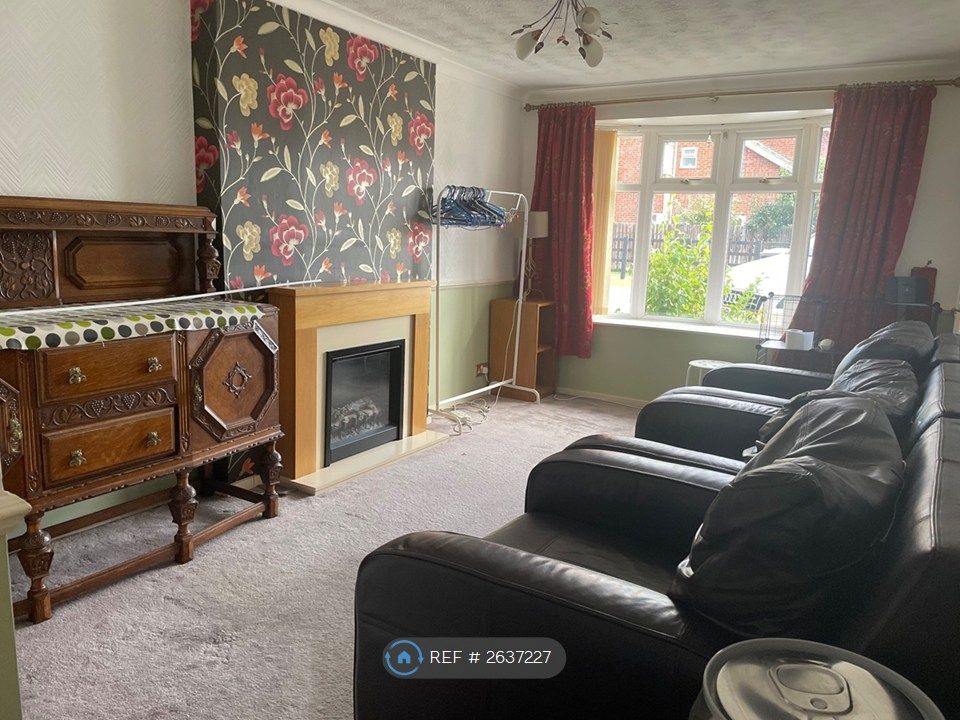 Property photo 1 of 19 Living Room
