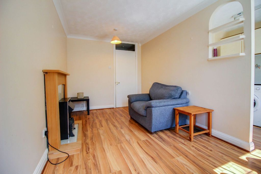 Property photo 2 of 8