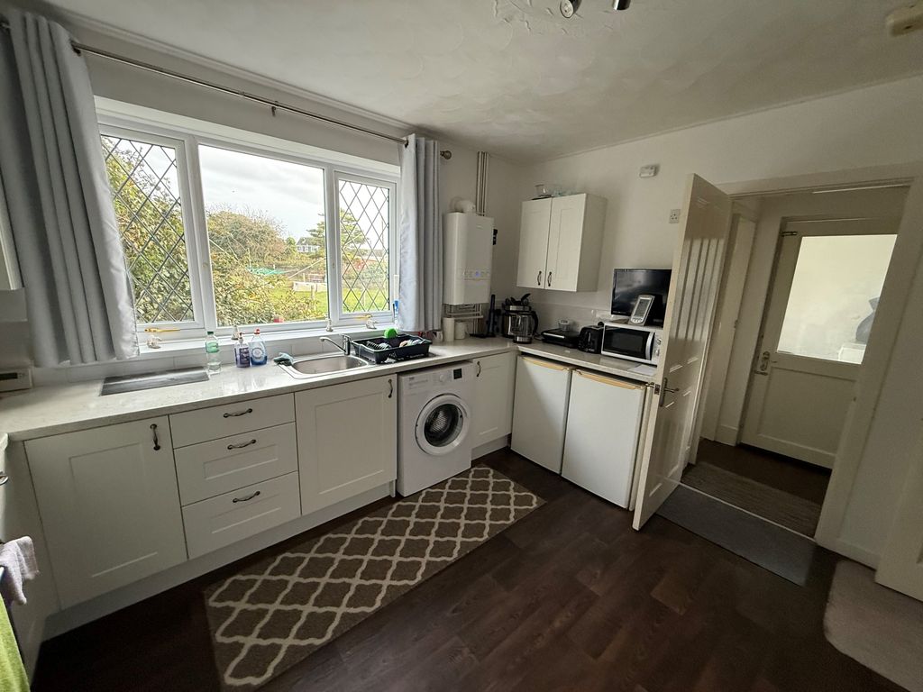 Property photo 2 of 9 Kitchen