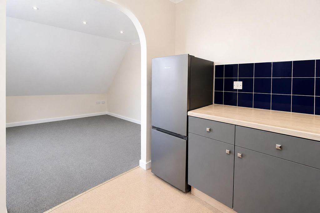 Property photo 3 of 11 Kit B.Png