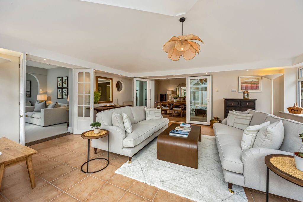 Property photo 2 of 36