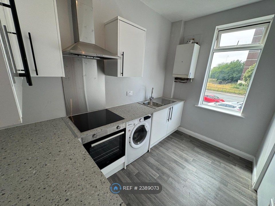 Property photo 2 of 10 Kitchen