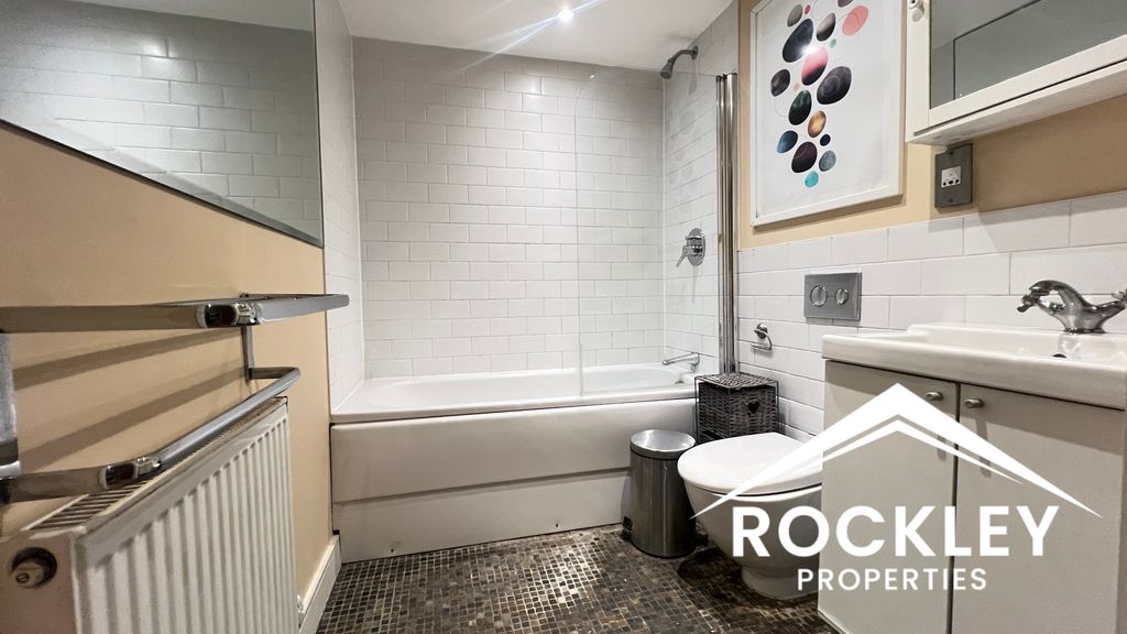 Property photo 3 of 15 Main Bathroom