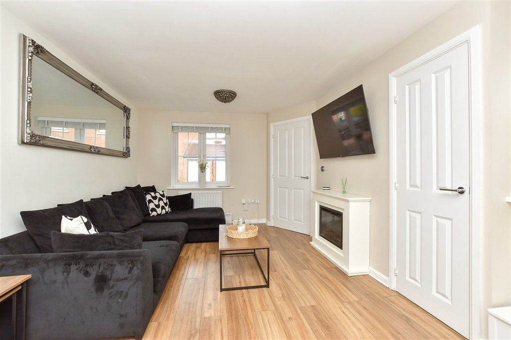 Property photo 2 of 10 Lounge