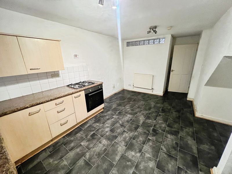 Property photo 2 of 10 Kitchen