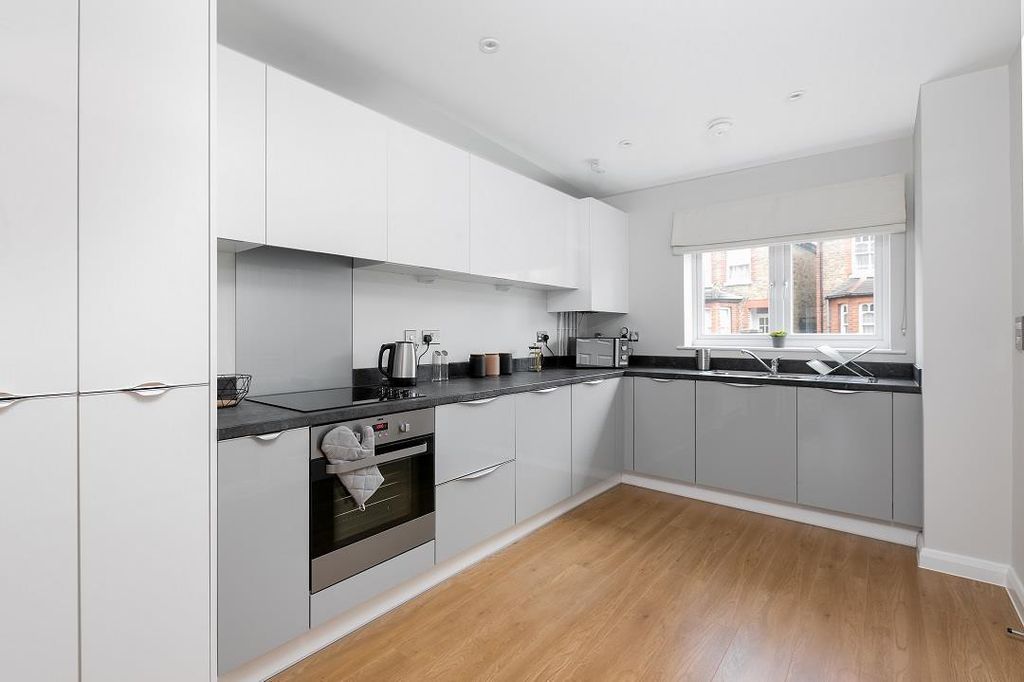 Property photo 2 of 10 Kitchen