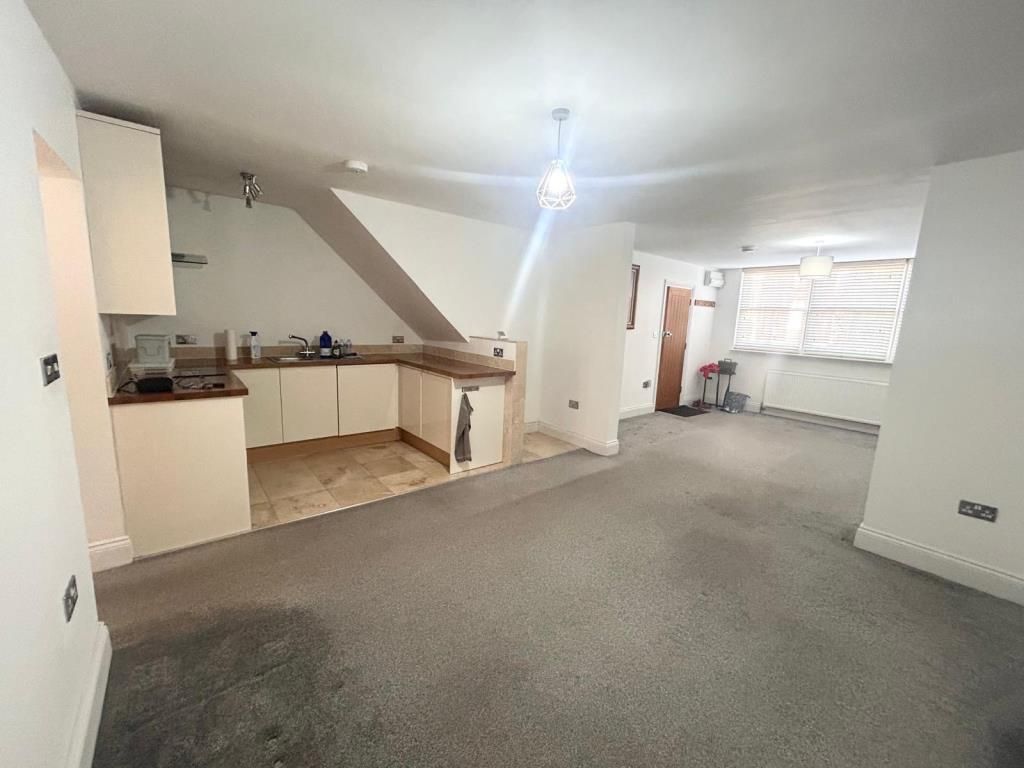 Property photo 3 of 11 .