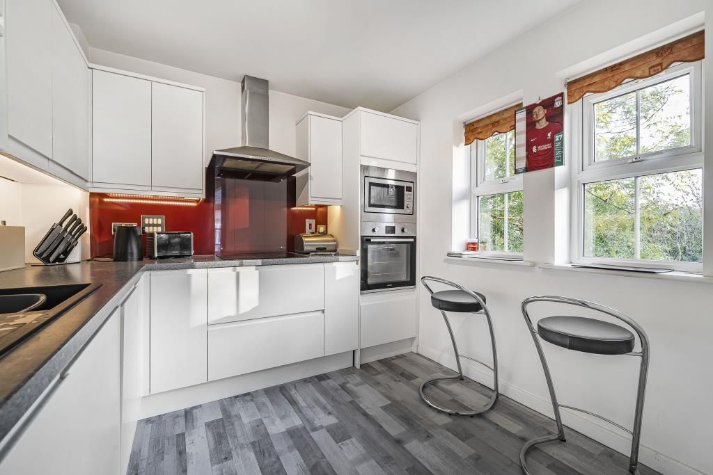 Property photo 2 of 11 Kitchen