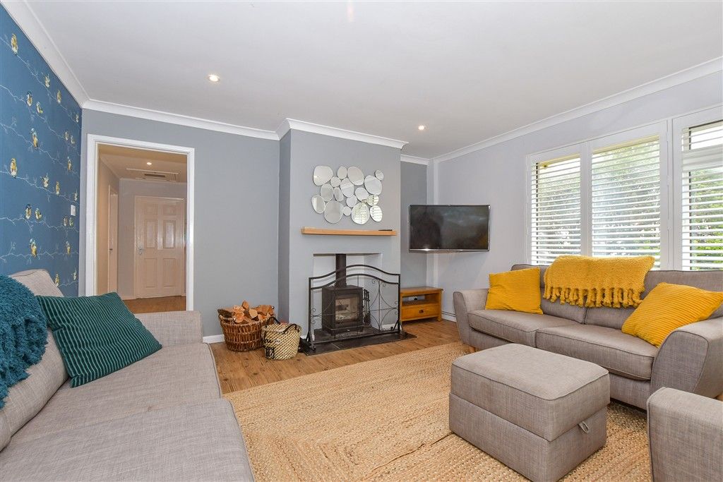 Property photo 3 of 16 Lounge
