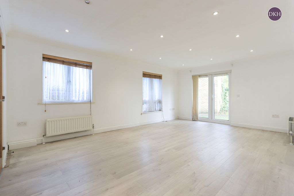 Property photo 2 of 10 Picture No. 21