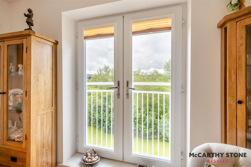 Property photo 2 of 16 8598410-Interior15.Jpg