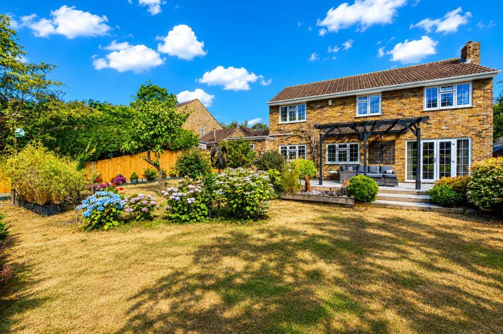 Property photo 2 of 32