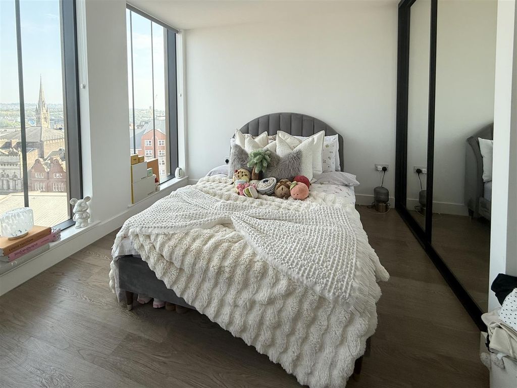 Property photo 2 of 8 Bed 1.Jpg