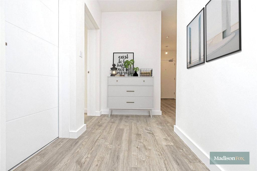 Property photo 2 of 11 Picture No. 18