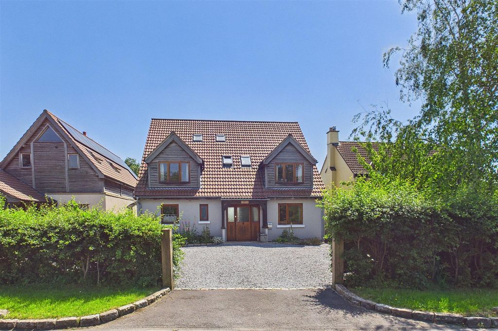 Property photo 2 of 27