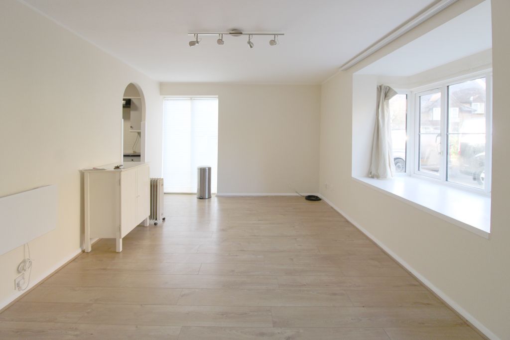 Property photo 2 of 4 Studio