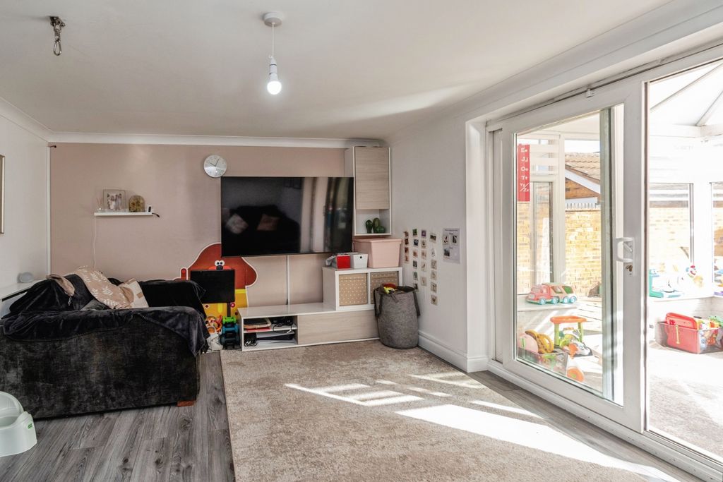 Property photo 2 of 20 Pbox-Img.Jpg