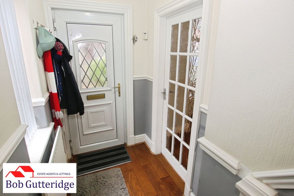 Property photo 3 of 33 Entrance Hallway