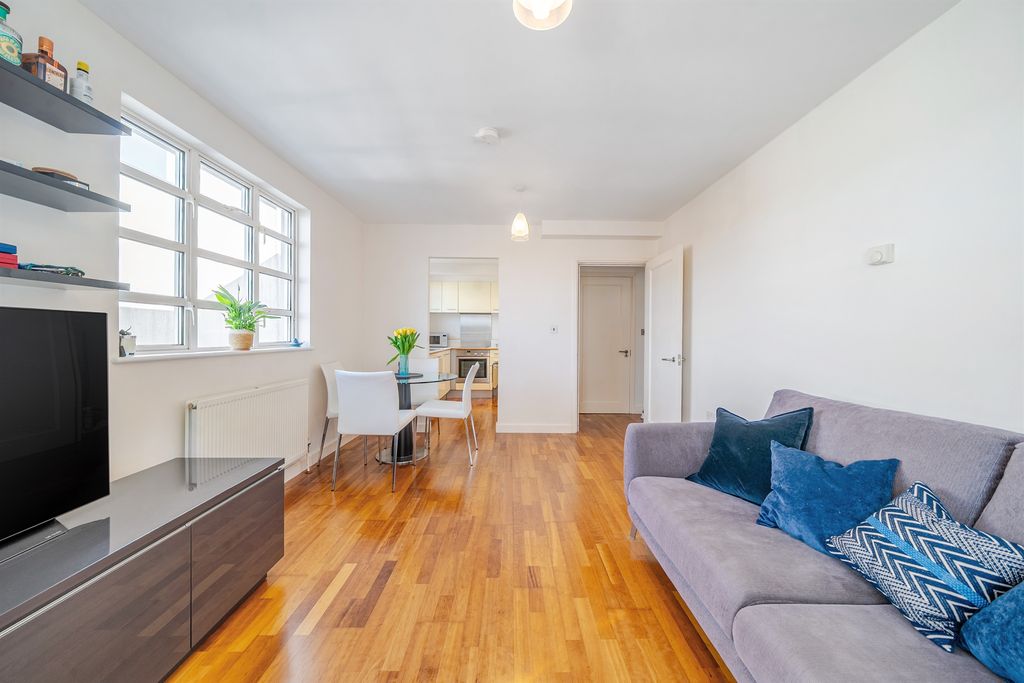 Property photo 3 of 11