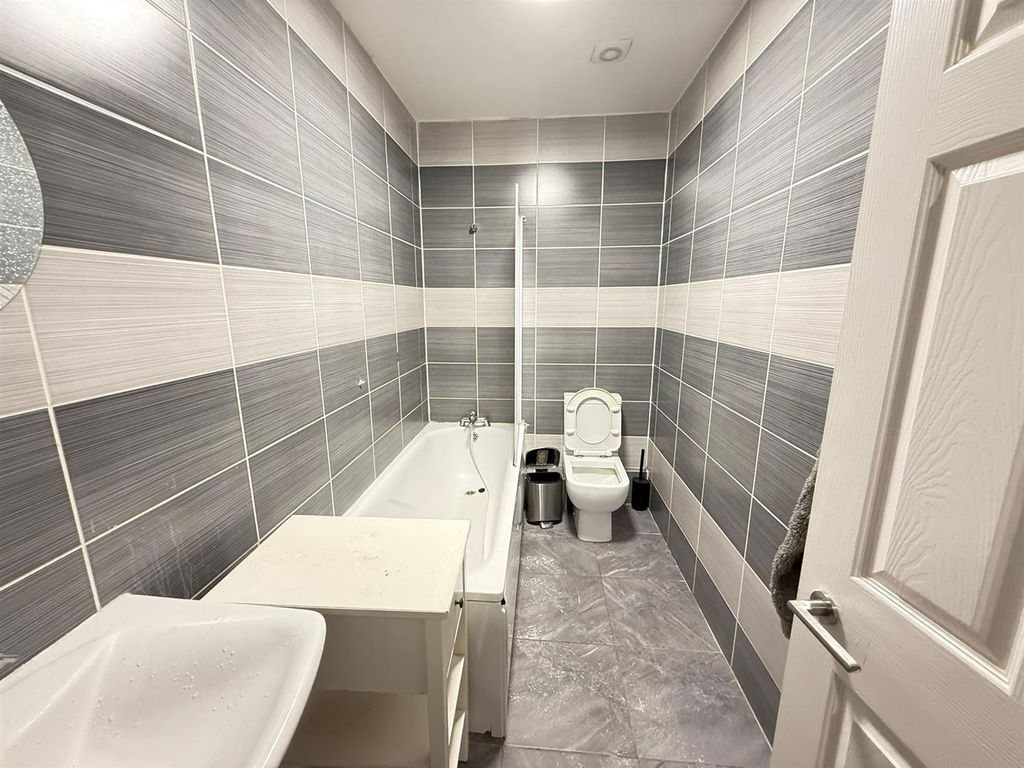 Property photo 3 of 5 Photo-2025-12-09-11-01-42 (2).Jpg