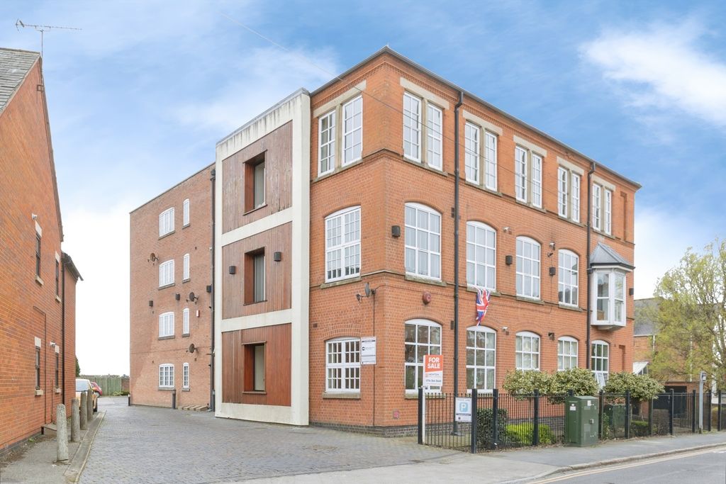 Property photo 1 of 17 Exterior