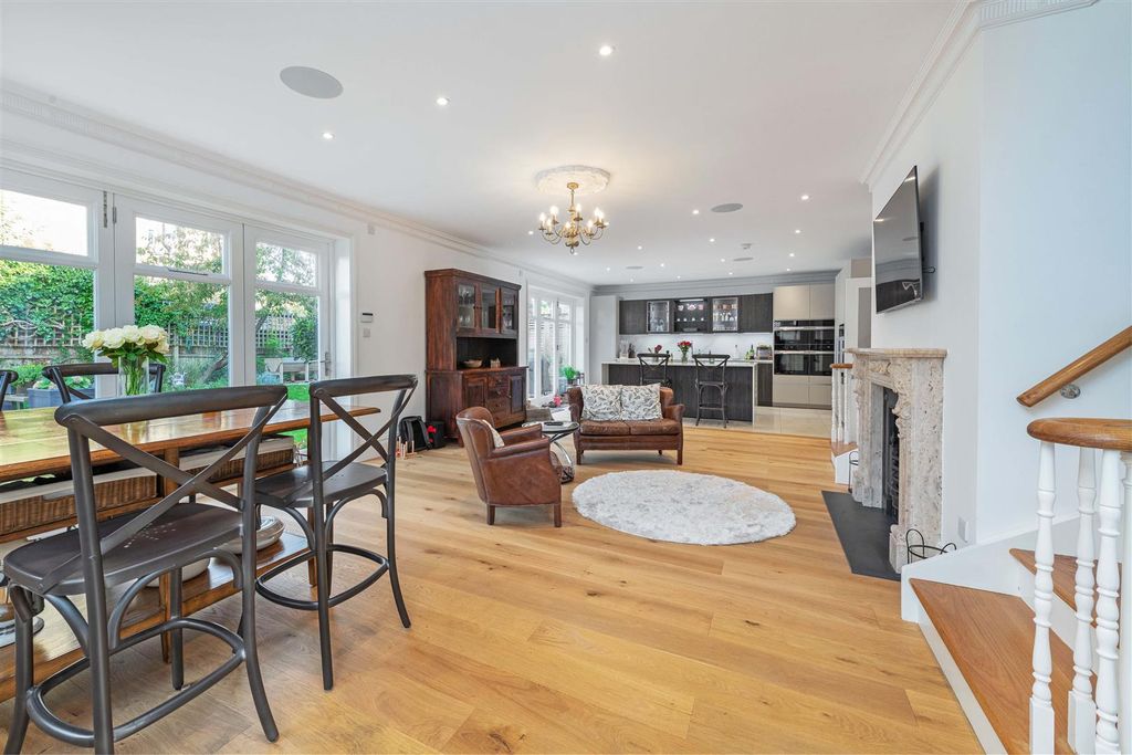 Property photo 2 of 25 30 Montserrat Rd Din 1.Jpg