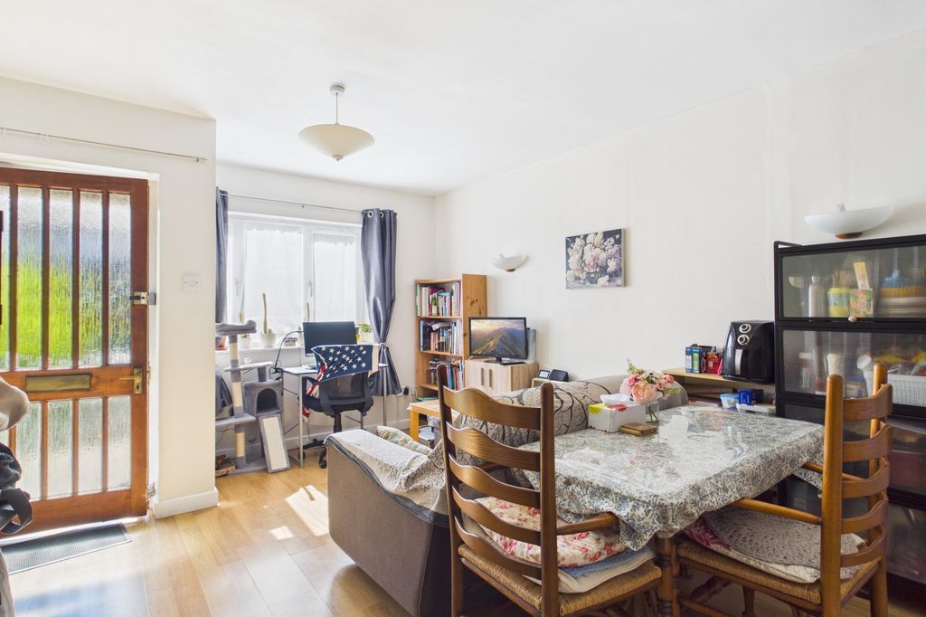 Property photo 3 of 7 Cam03259G0-Pr0283-Still001