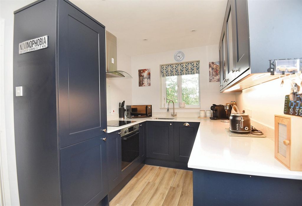 Property photo 2 of 9 Kitchen/Breakfast Room