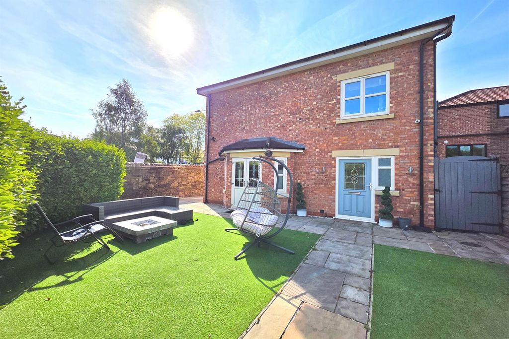 Property photo 1 of 16 External