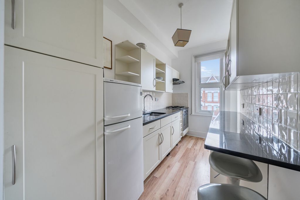 Property photo 3 of 17 1410099-8-698Cab8...