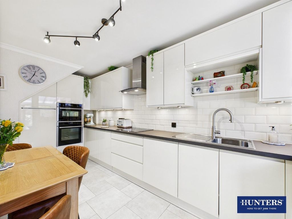 Property photo 2 of 30 Dining Kitchen