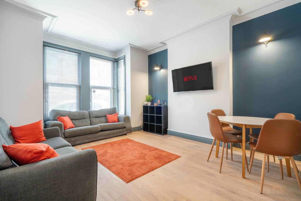 Property photo 2 of 6